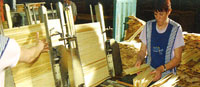 Assembly of the slats and wood cleats of poplar 